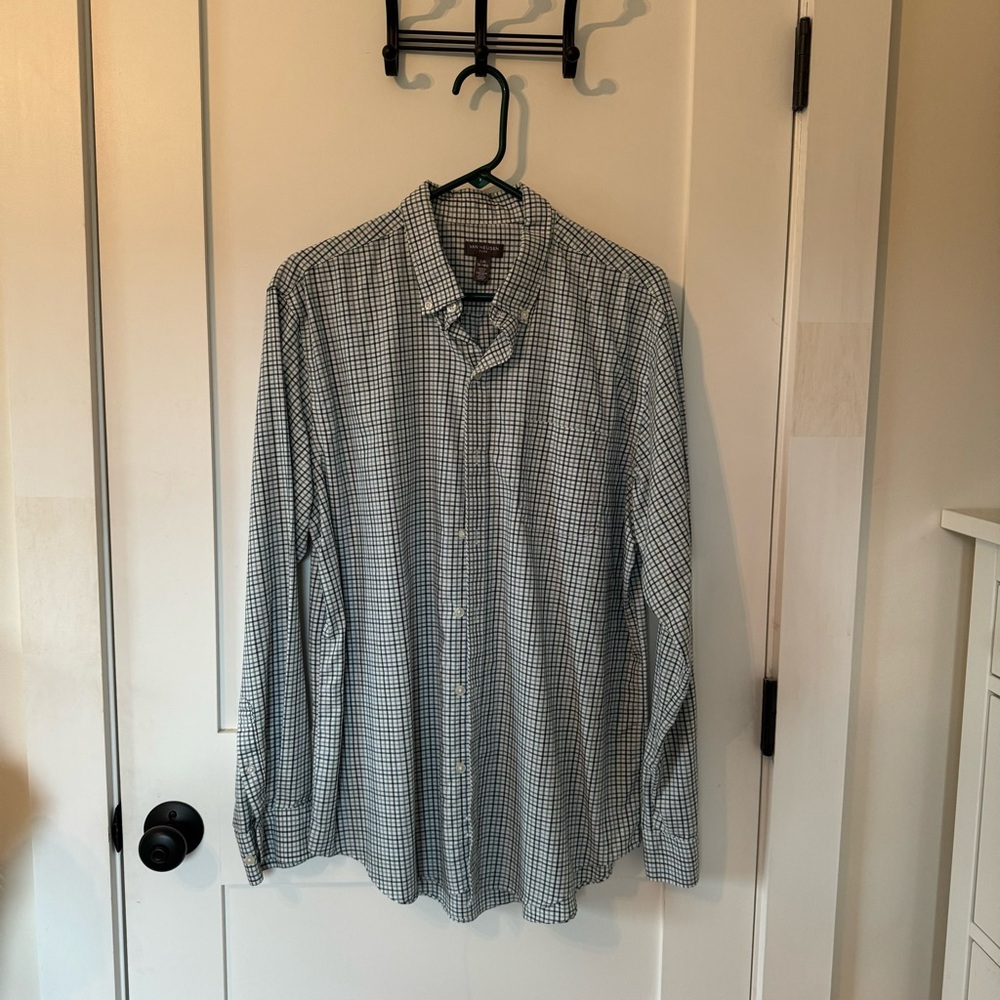 Pick any 4 of any $6 men’s button-down for $18!! 
Very lightly worn.